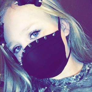 Meet your Posher, Ava